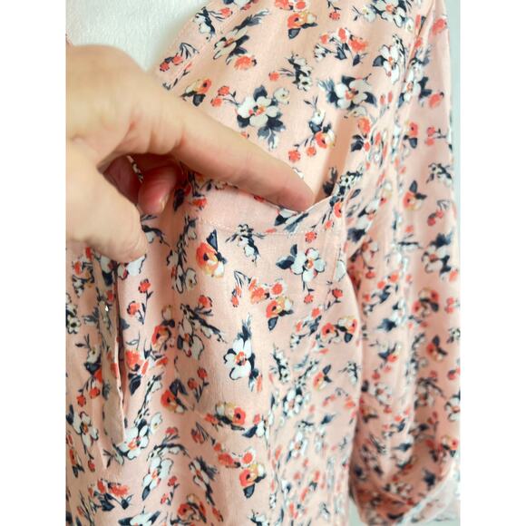 MOTHERHOOD FLORAL PATTERN V-NECK BUTTON DOWN TWO CHEST POCKETS MATERNITY BLOUSE - Picture 6 of 11